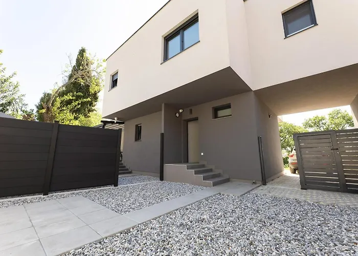 House Nova Vendégház 3*