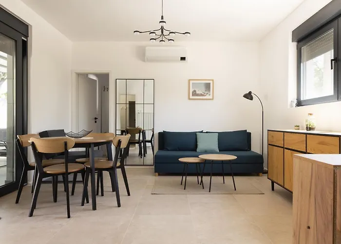 House Nova 3*