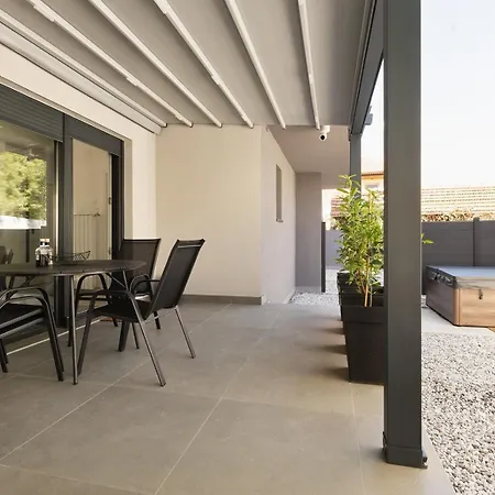 House Nova Pensjonat Ližnjan